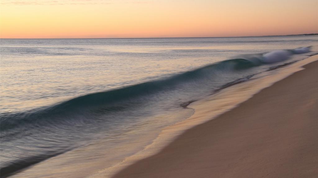 海浪沙滩唯美风景