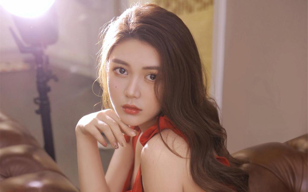 性感美女艳丽红裙气质写真