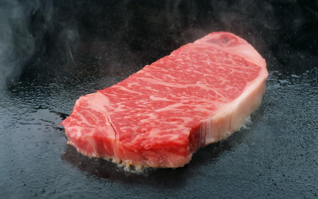 煎牛肉牛排美食图片