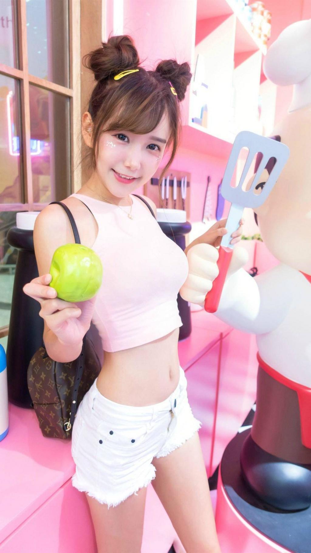 丸子头可爱少女甜美写真