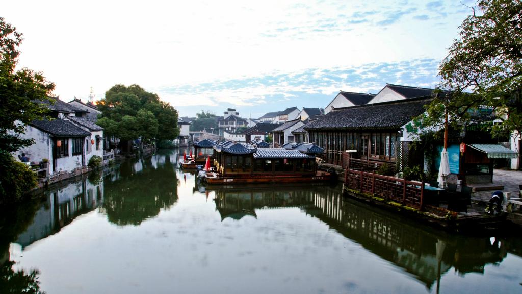 清摇同里忆水声