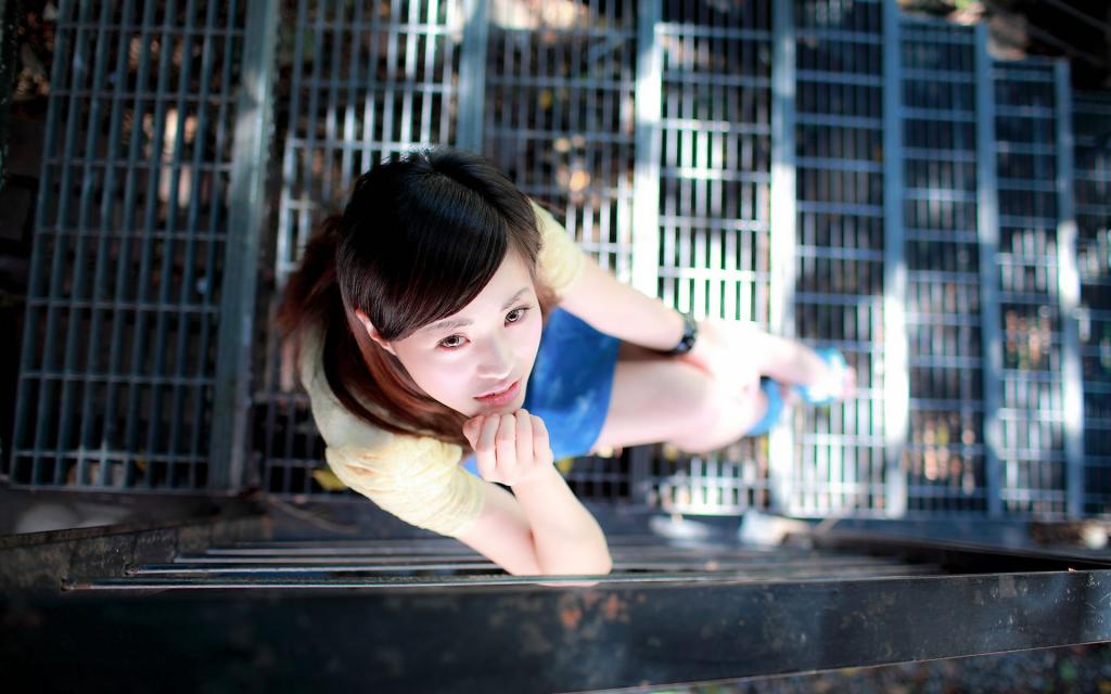 甜美个性女生街拍