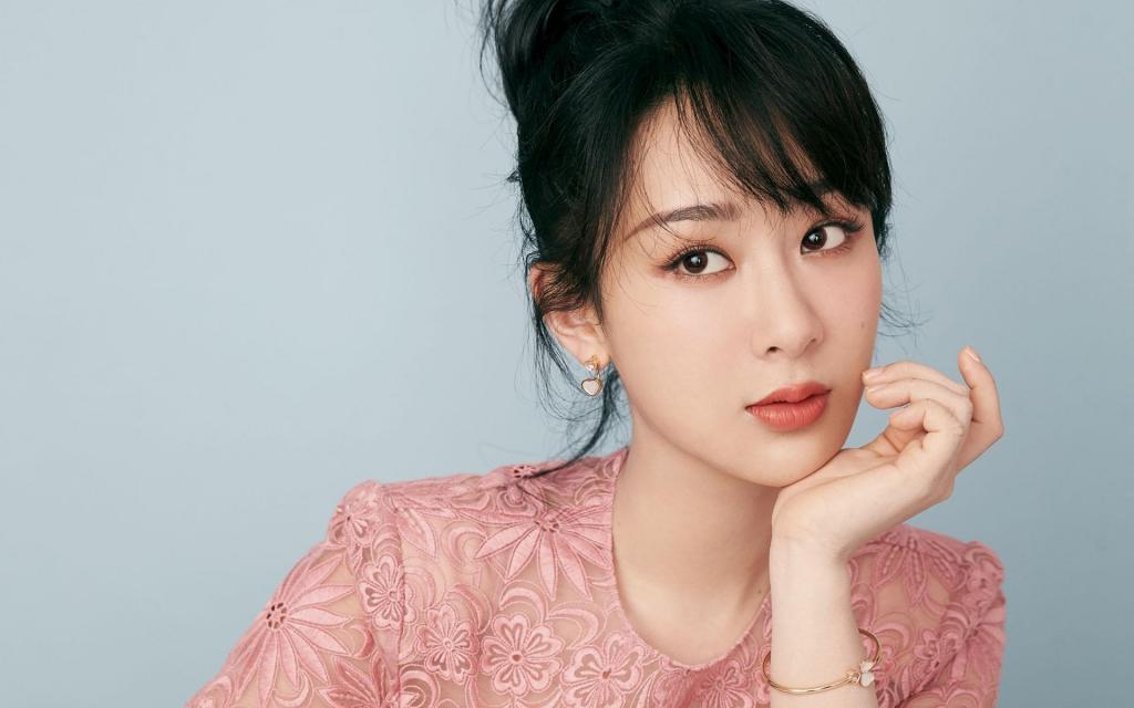 甜美小仙女杨紫气质优雅写真