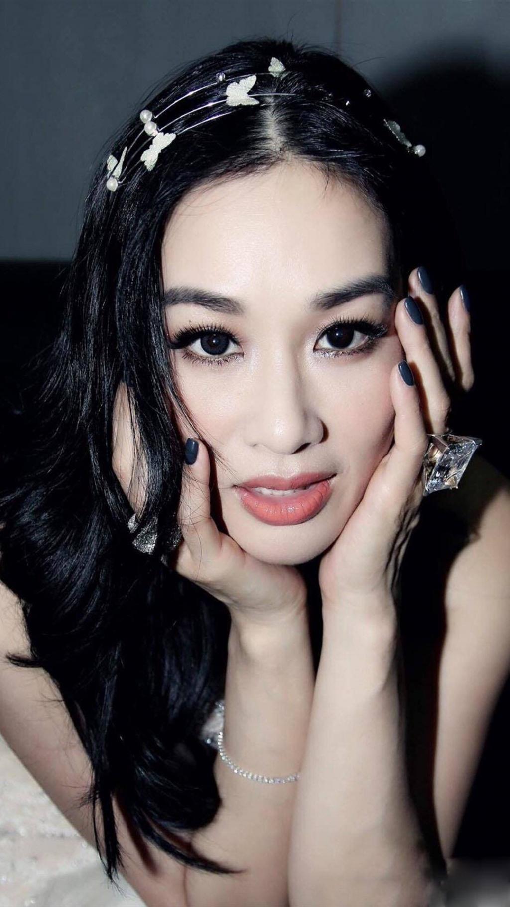 性感女星钟丽缇气质写真