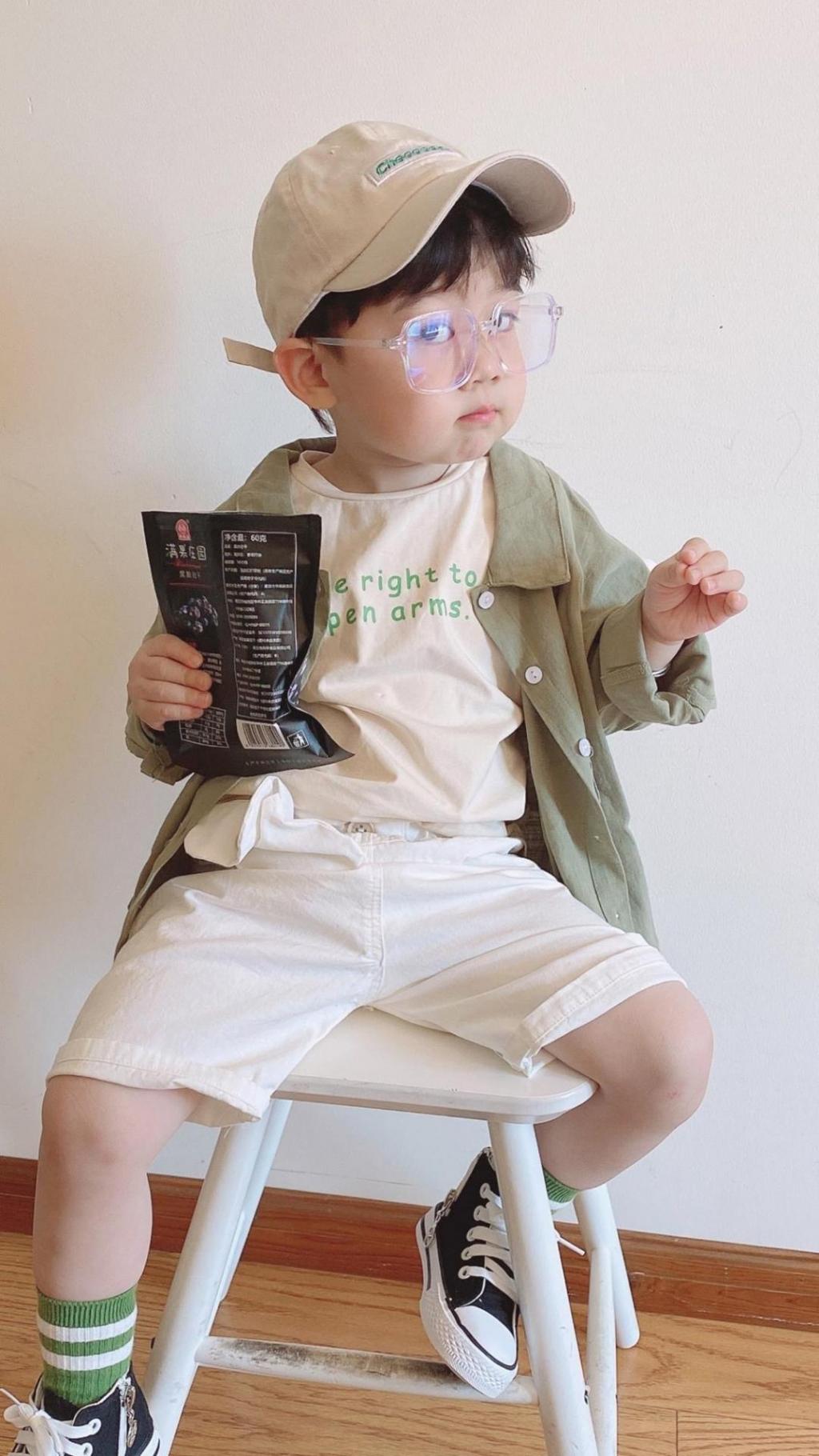 可爱萌娃李浠晗俏皮迷人写真