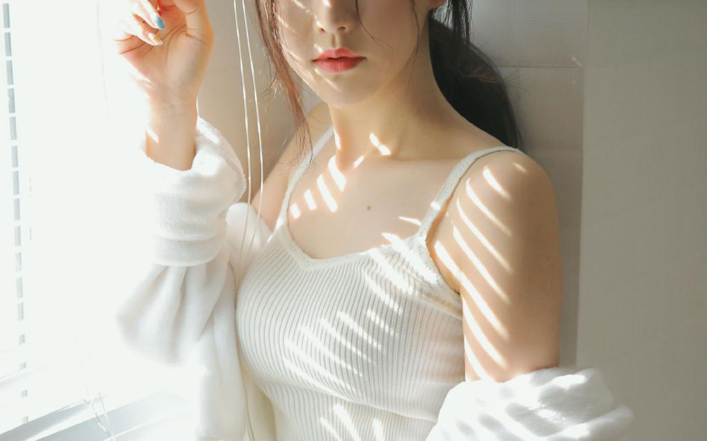 白皙水嫩性感美女私房