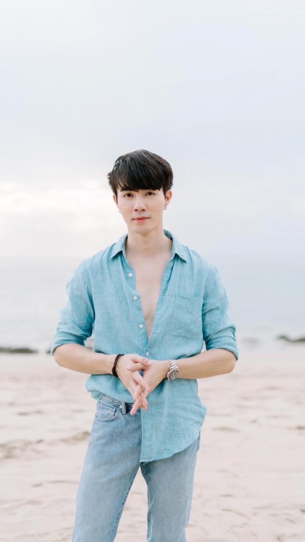 时尚休闲风李海海帅气衬衫迷人写真