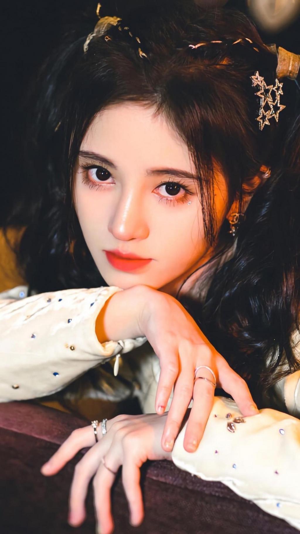 鞠婧祎甜美俏皮户外诱人写真