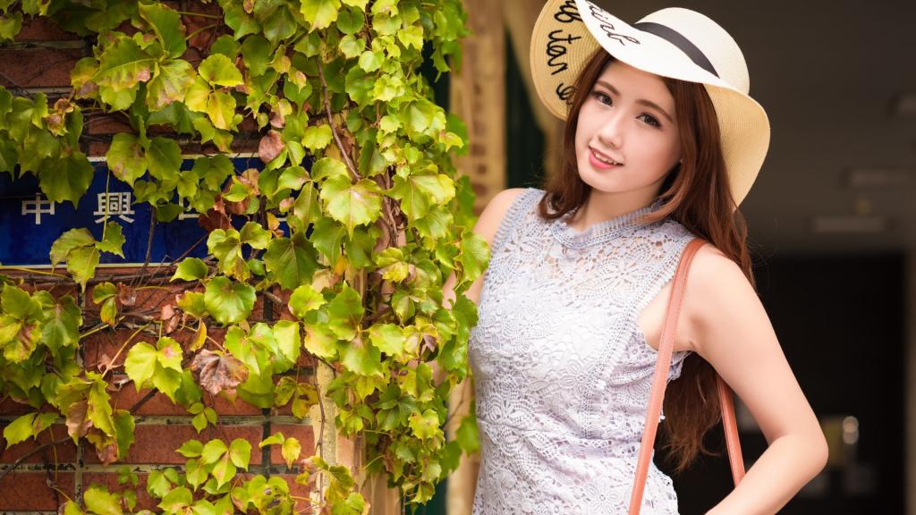 长发美女甜美街拍写真