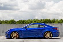 蓝色经典跑车雷克萨斯