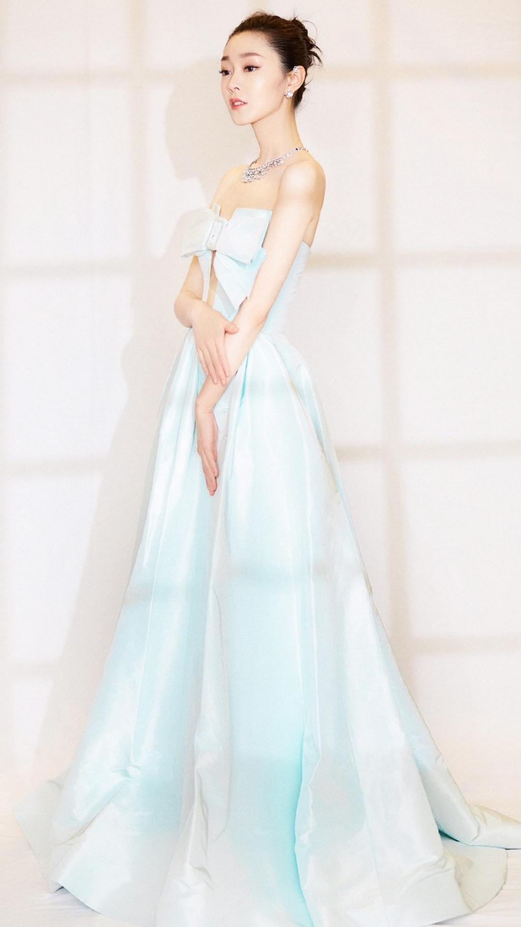 宋轶冰淇淋绿长裙清新写真