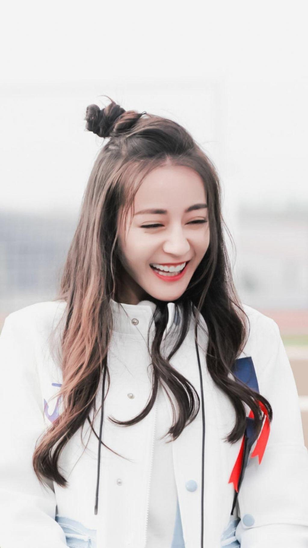 奔跑吧迪丽热巴甜美剧照