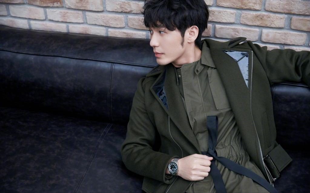 成熟型男白宇时尚休闲写真