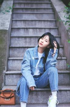 休闲时尚女神谭松韵牛仔迷人户外街拍-0