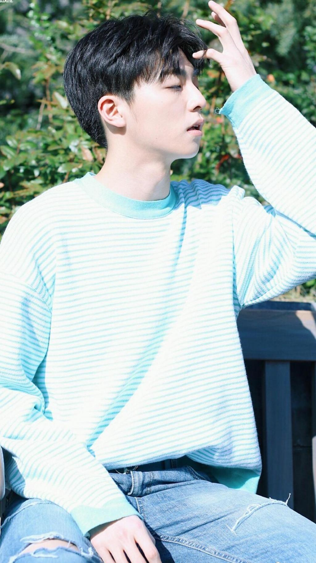 青春洋溢陈立农时尚帅气写真