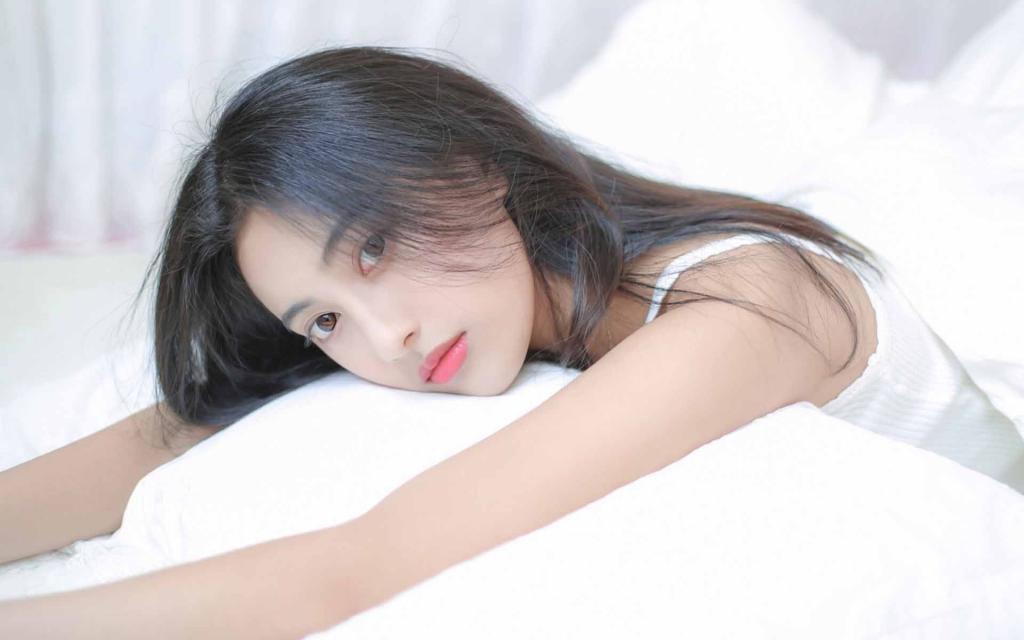 性感吊带内衣美女