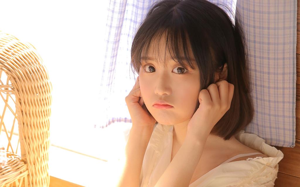 楚楚动人的美女私房写真