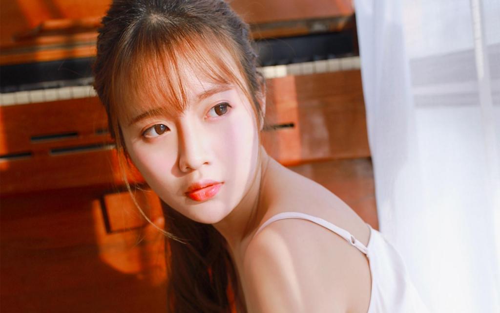 性感吊带裙美女清纯白皙迷人写真