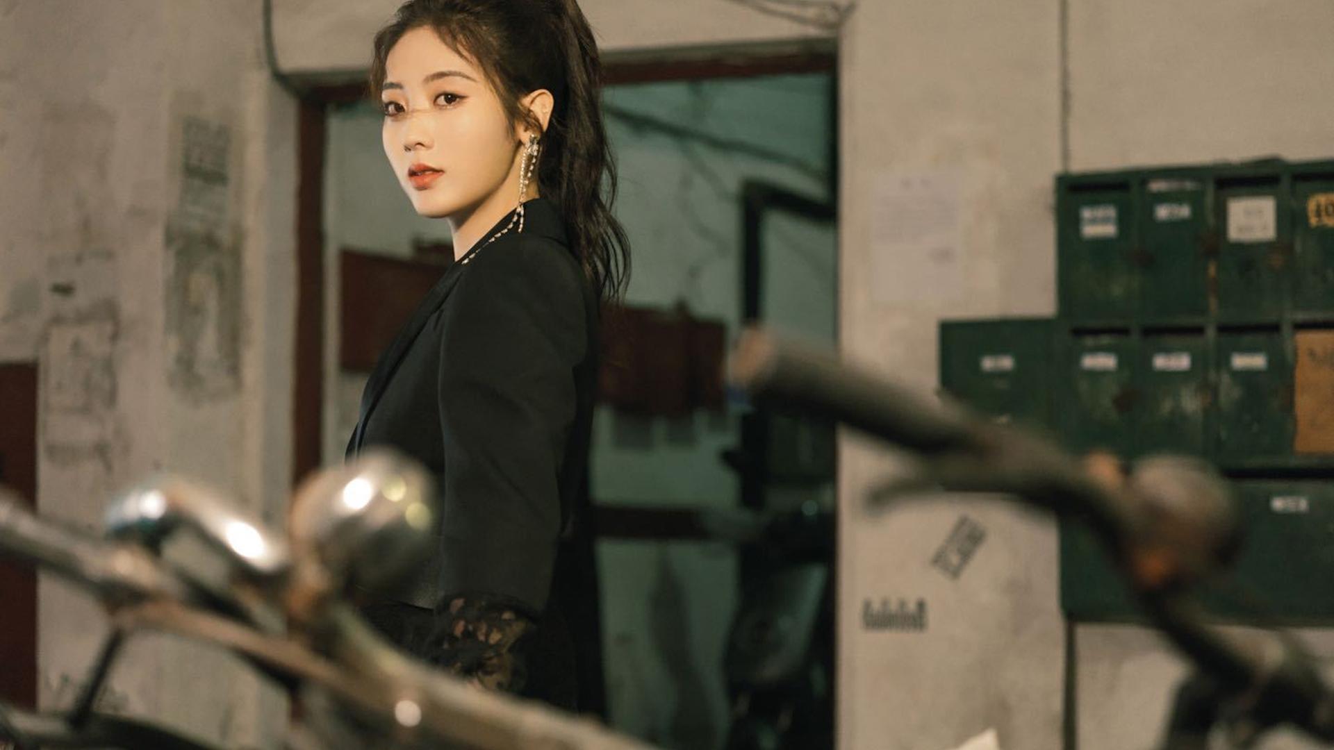 邢菲复古性感西装撩人写真,高清图片,电脑桌面-壁纸族