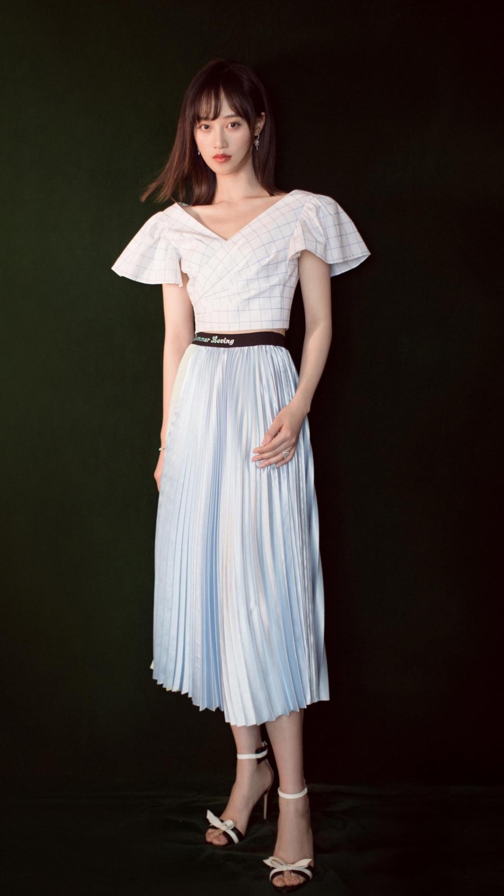 元气少女蓝盈莹百褶裙时尚写真