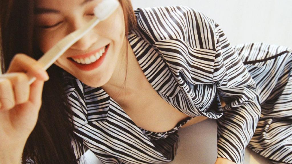 时尚名模何穗性感娇艳妩媚撩人写真