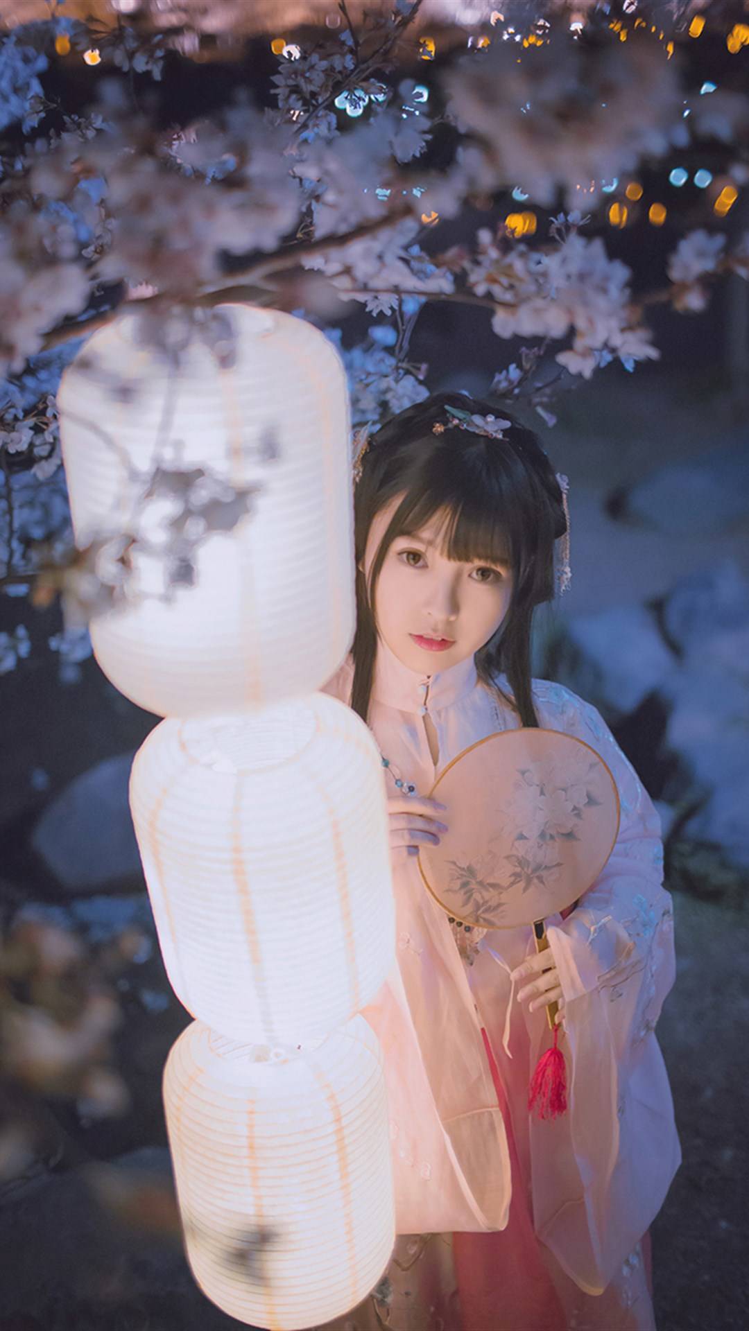 古风美女挑灯对弈