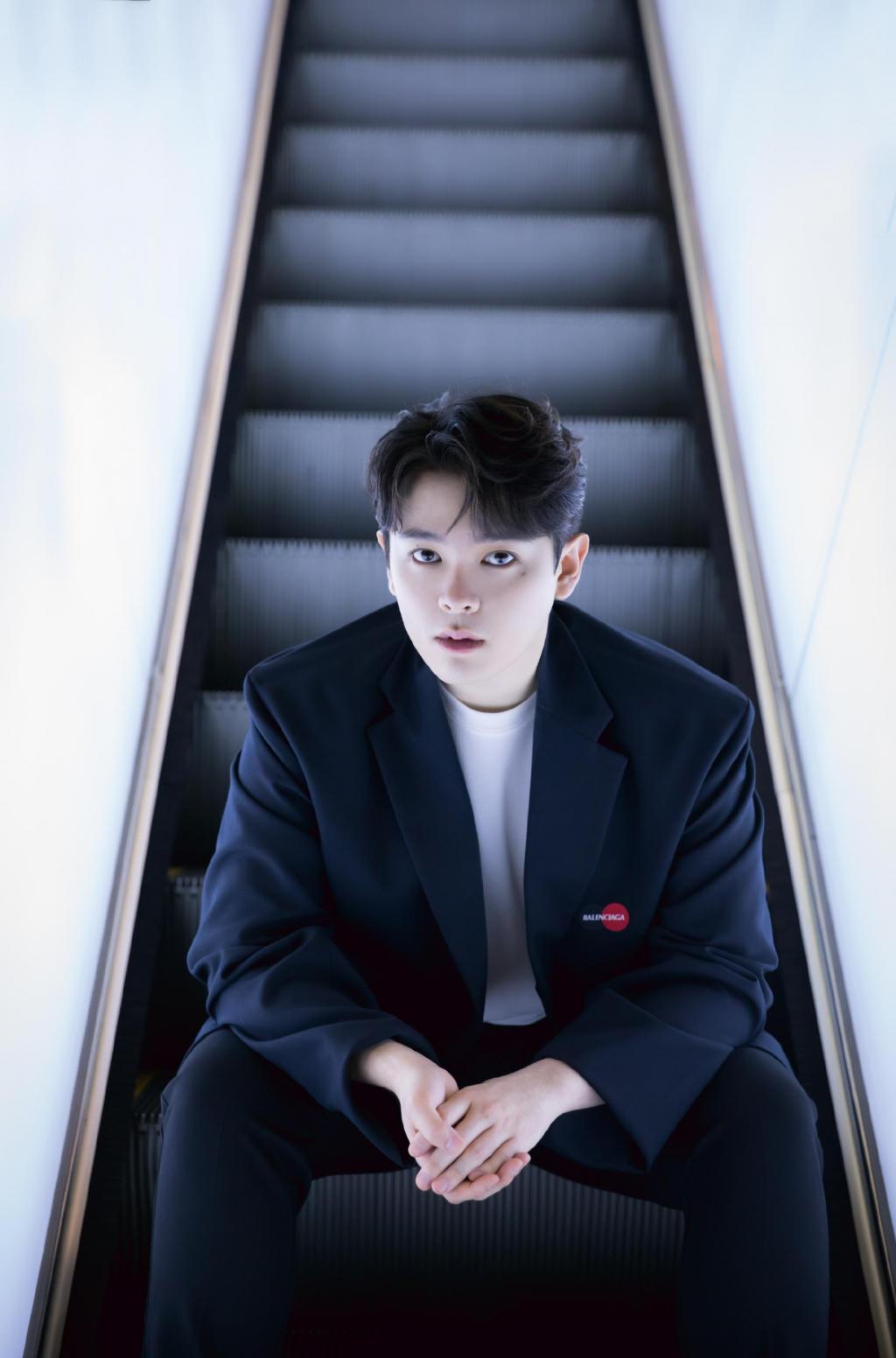 帅气小鲜肉尤长靖迷人写真