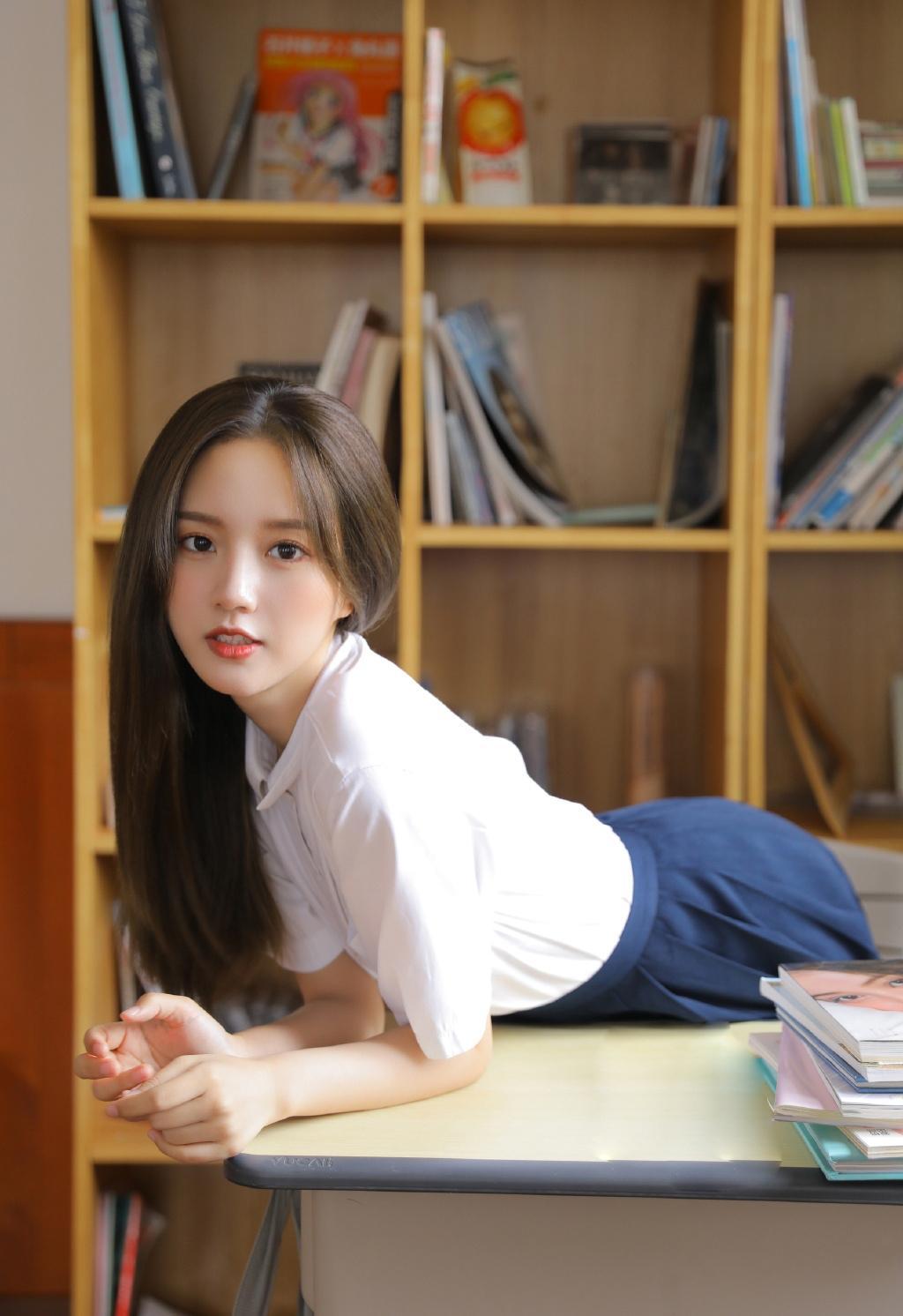 日系学院风制服美女清纯诱人私房写真