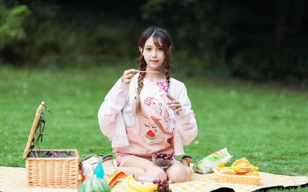 清纯可爱美少女户外写真