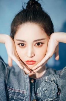 古力娜扎俏皮甜美牛仔裙性感写真