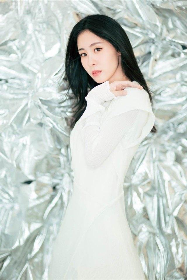 实力歌手张碧晨写真