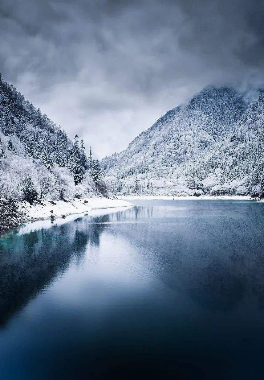 九寨沟白皑皑的唯美雪景