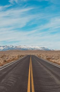 略显荒凉的野外公路-5