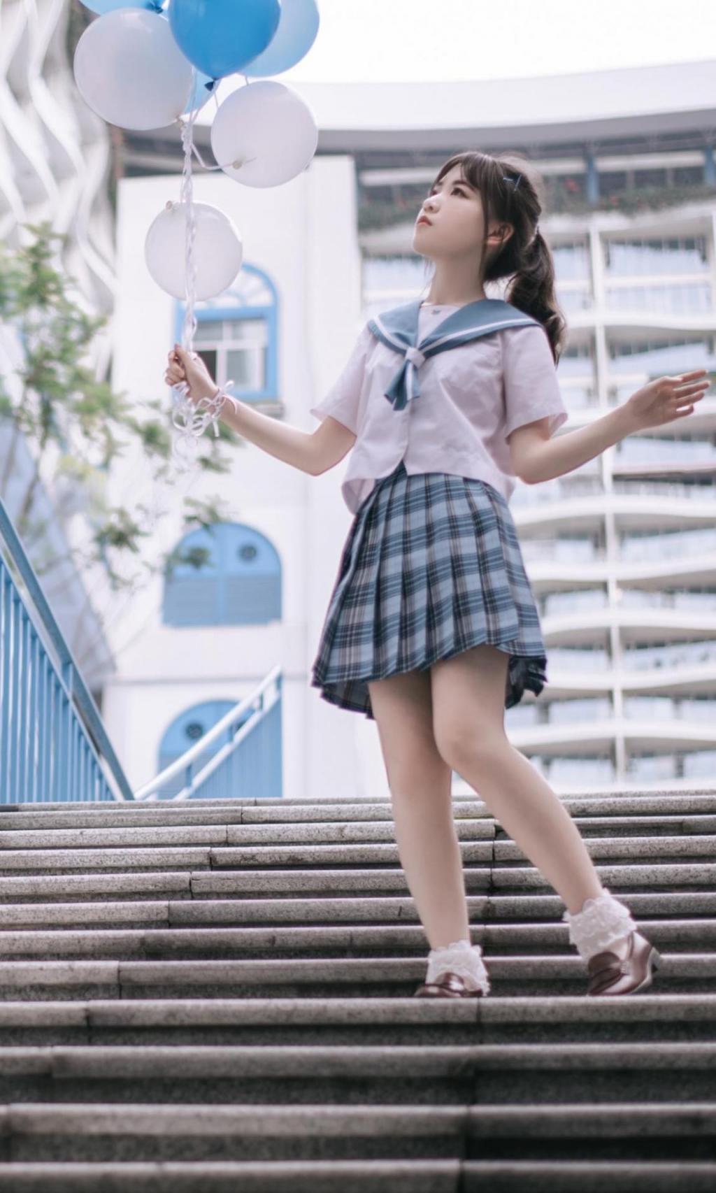 日韩系白皙少女甜美精致可爱清新户外写真