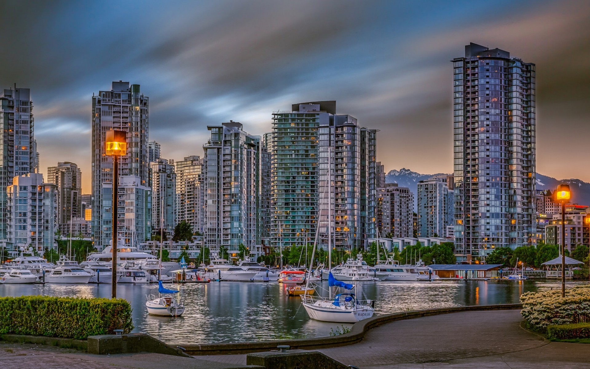 加拿大温哥华福尔斯溪港湾夜景