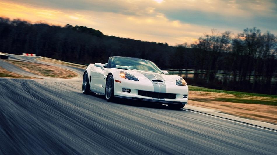 时尚霸气白色法拉利