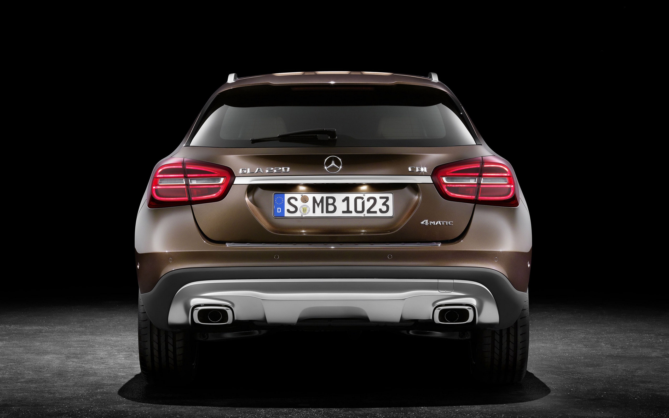 2014款帅气奔驰gla汽车