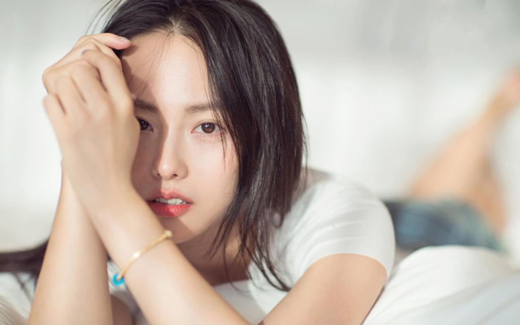 甜美可人的张嘉倪