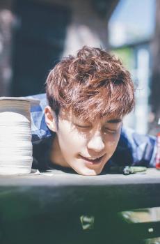 kimi乔任梁帅气写真