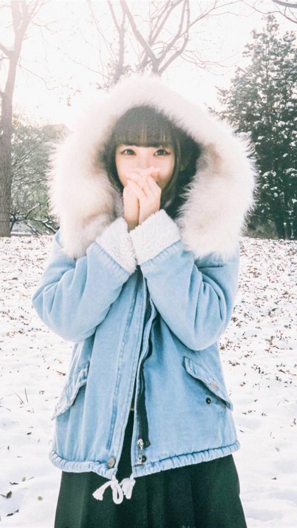 雪地里的萌妹纸