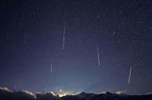 天琴座唯美流星雨景色