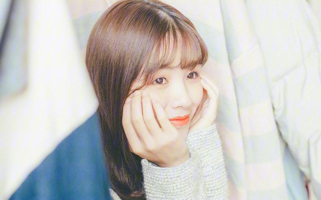 清纯甜美女孩居家写真