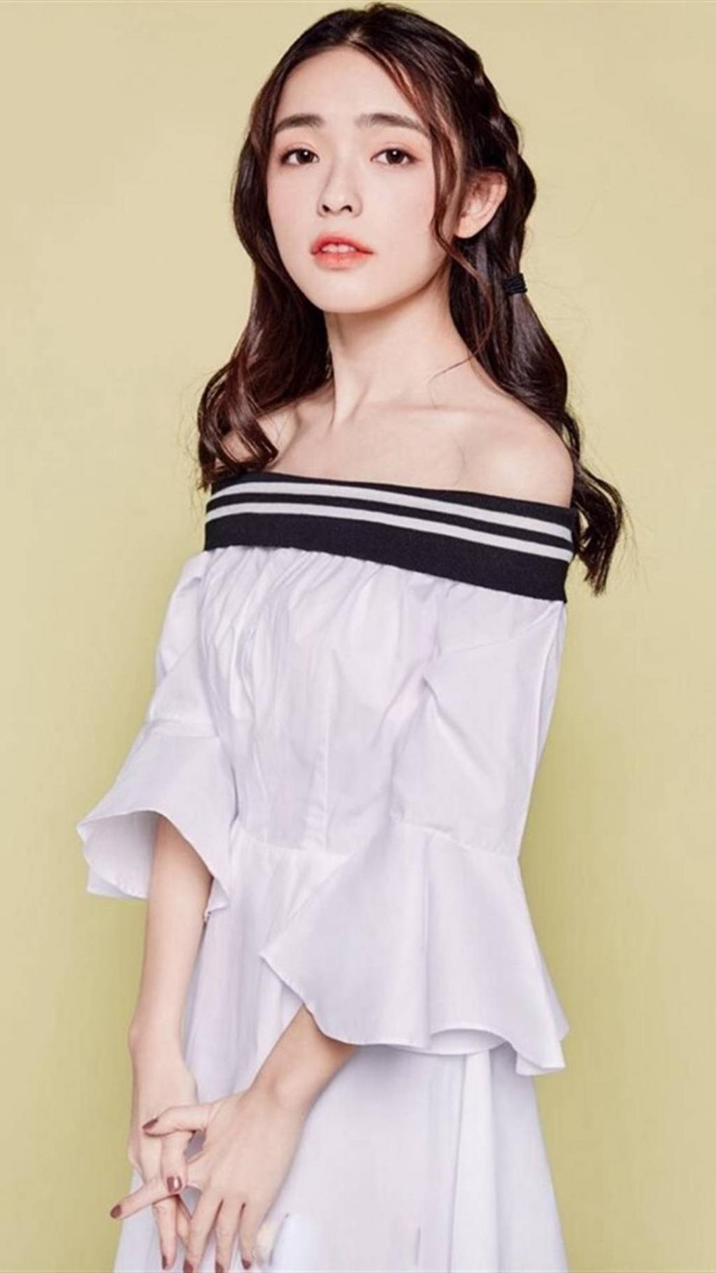 美女张鹤怡央美校花私房照