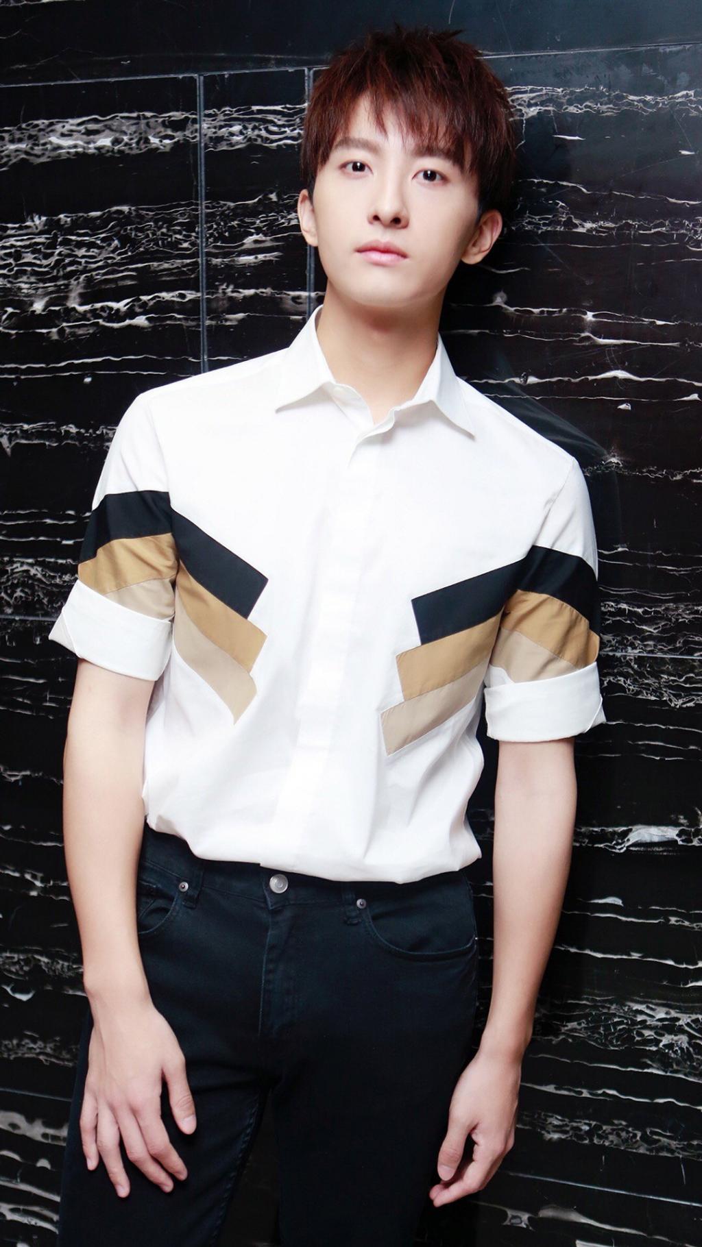 小鲜肉影视明星牛骏峰