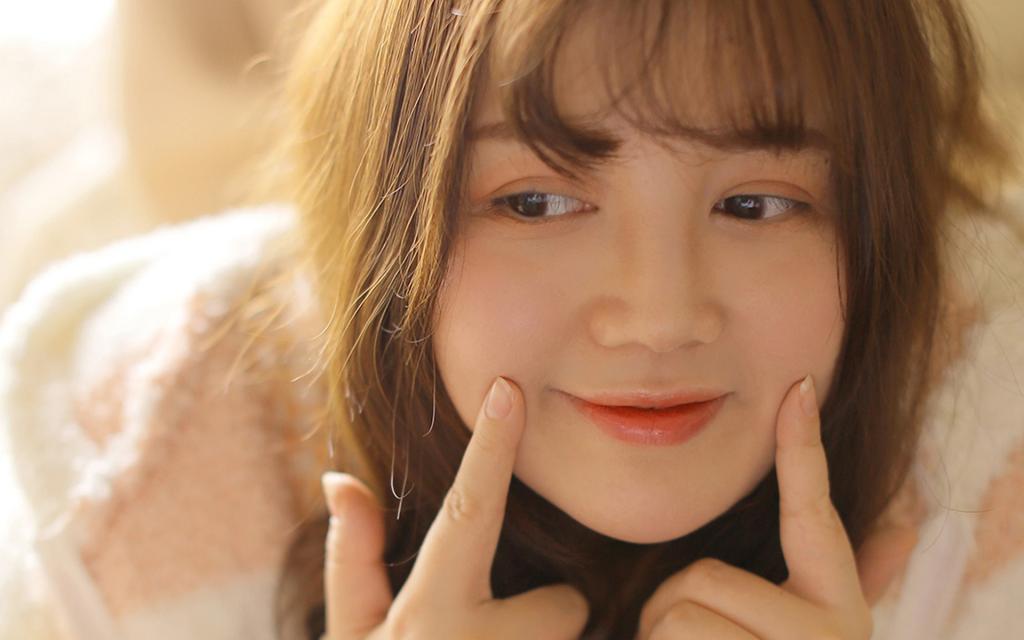 圆脸美女性感写真