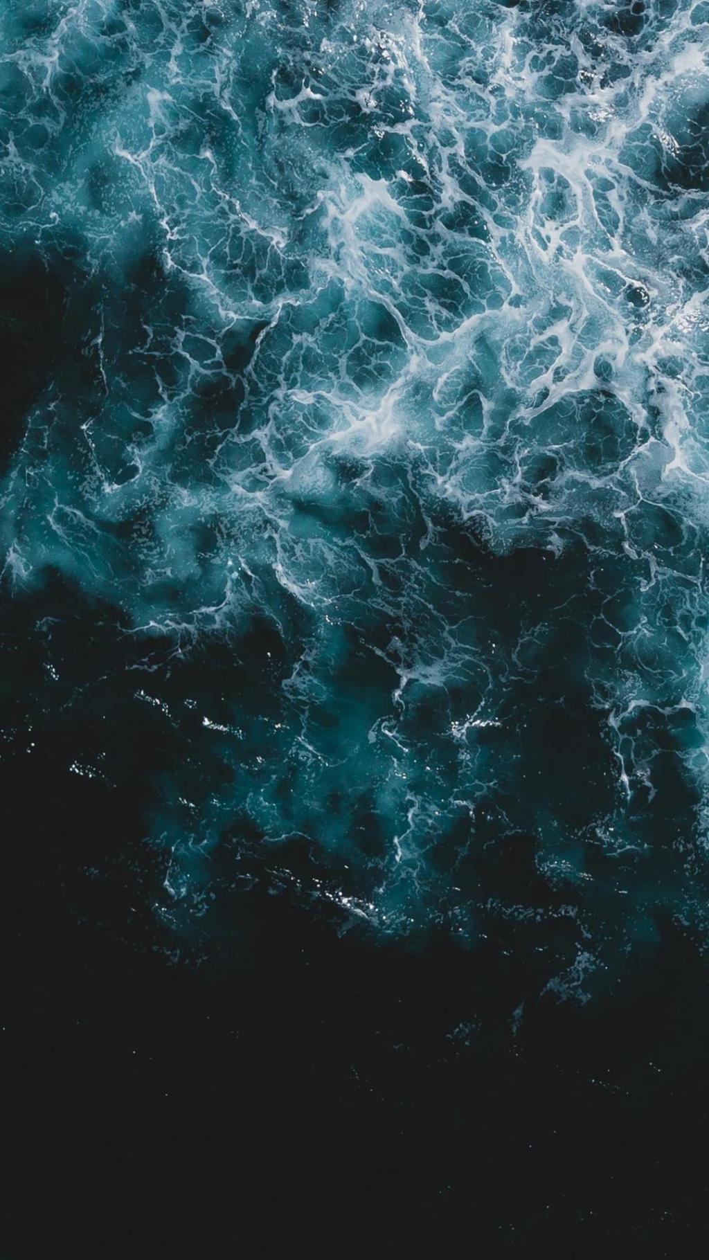 汹涌的大自然海浪