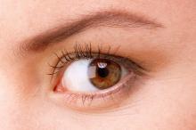 女性眼睛特写