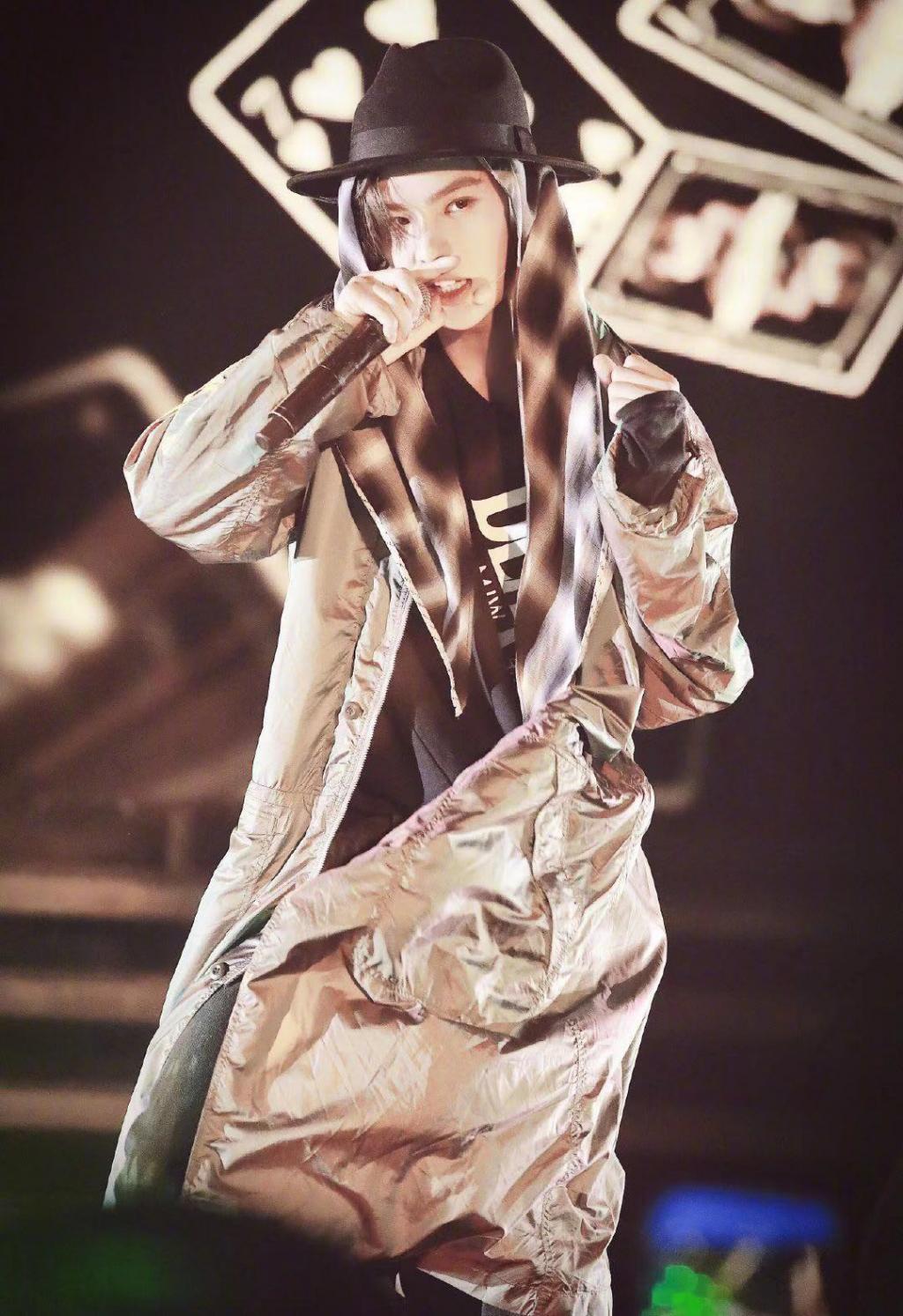 新晋小生黄明昊