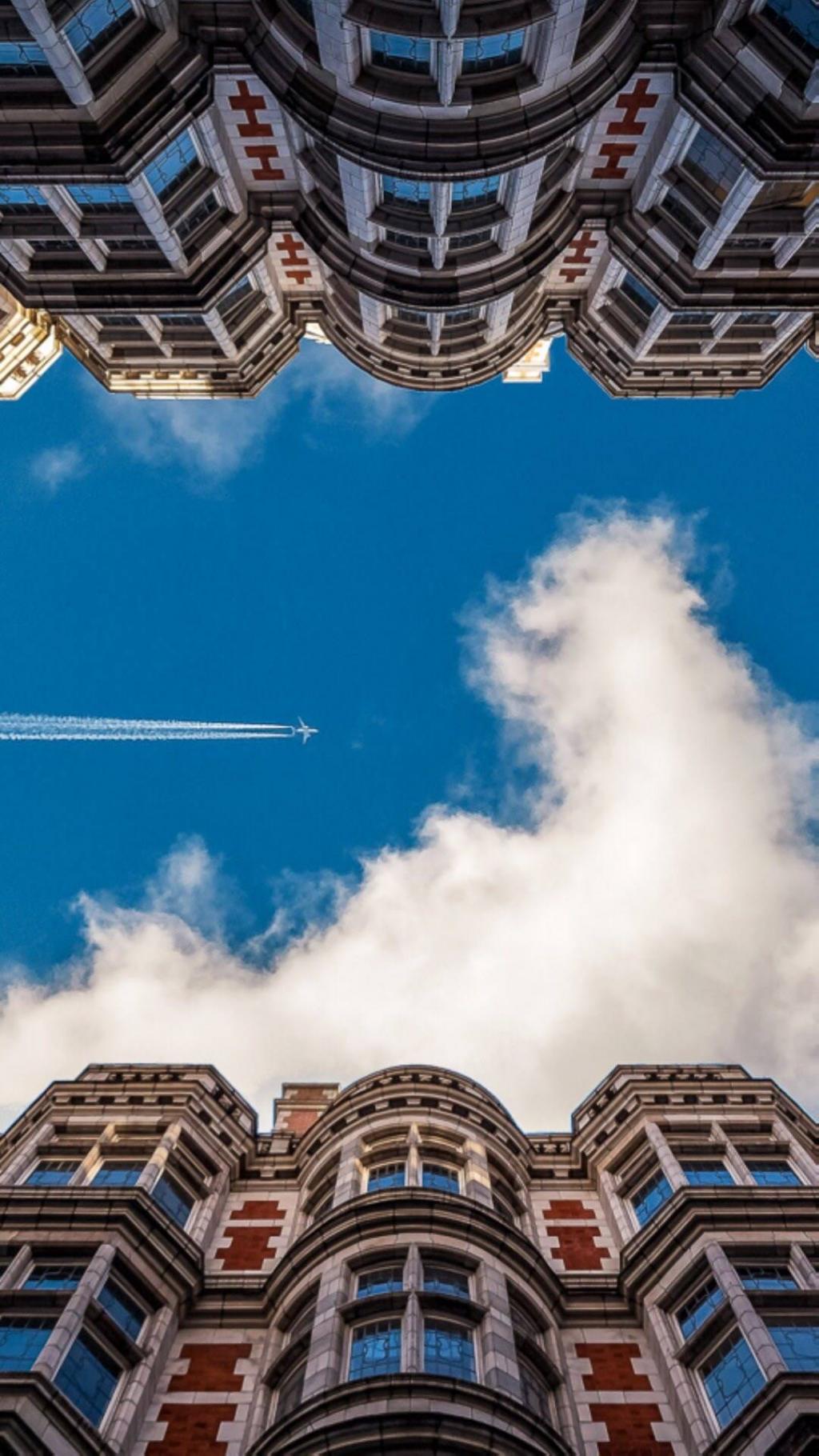 城市高楼对称之美