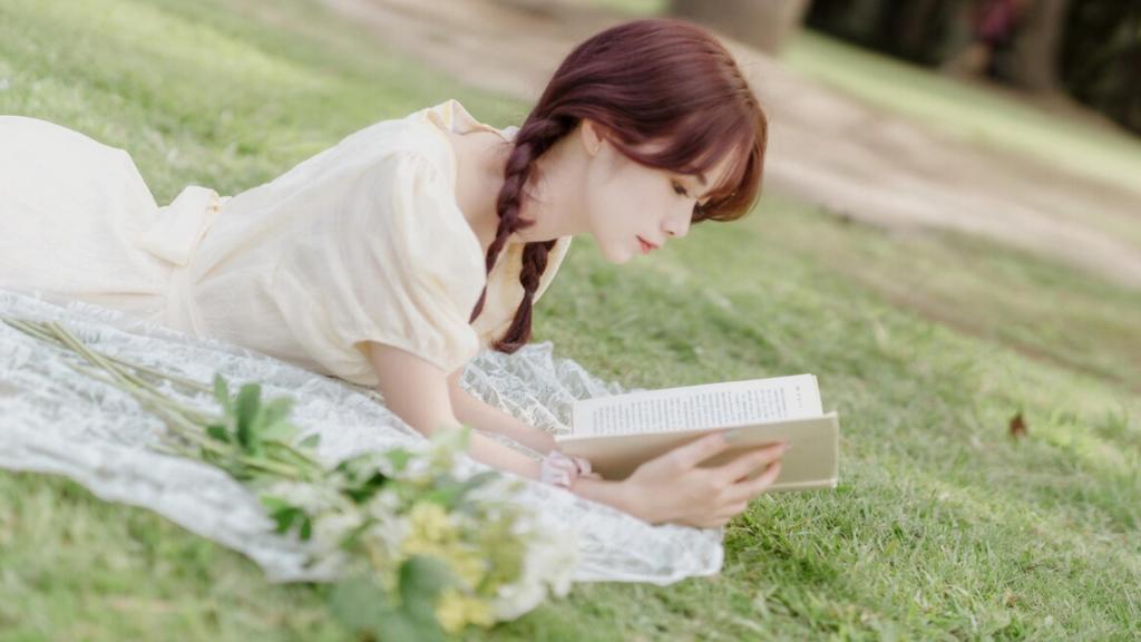 小清新文艺美女户外甜美可爱写真